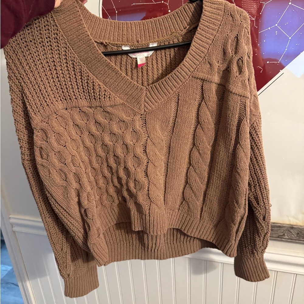 No Boundaries Tan Cable Knit V-Neck Sweater